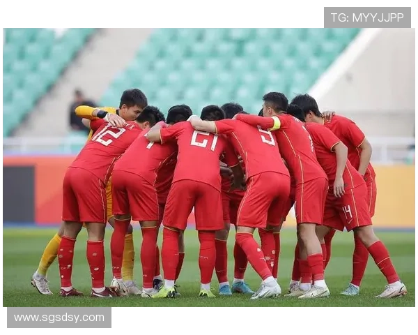 中国男足在世界杯预选赛中逆转取胜展现顽强拼搏精神