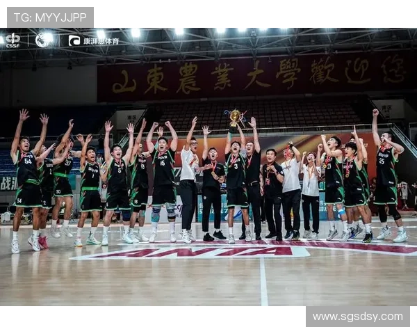 中国篮球联赛季后赛激烈开战 八支队伍争夺冠军宝座 中国篮球联赛季后赛激烈开战 八支队伍争夺冠军宝座