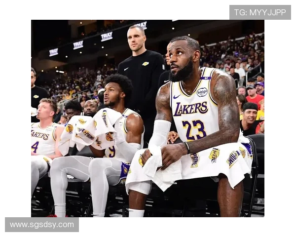 詹姆斯再创历史新纪录 湖人逆转战胜勇士迎来赛季首胜