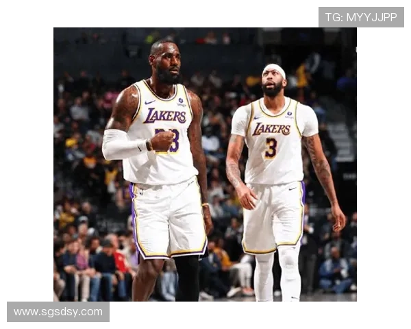 詹姆斯率湖人再创逆转奇迹浓眉爆发助球队击败勇士稳居西部前八