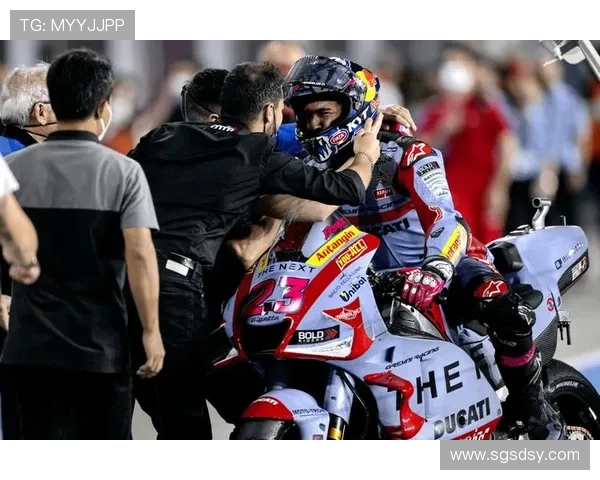 MotoGP赛季精彩回顾 马尔凯斯与维尼亚莱斯争冠激战升级