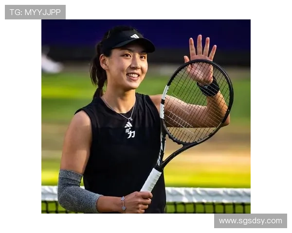 新星崛起！中国网球选手王欣瑜惊艳亮相世界巡回赛，直击决赛争冠