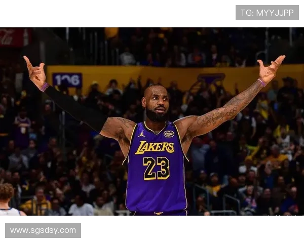 詹姆斯复出助湖人击败勇士 赛季首场强势展现领袖风范 詹姆斯复出助湖人击败勇士 赛季首场强势展现领袖风范